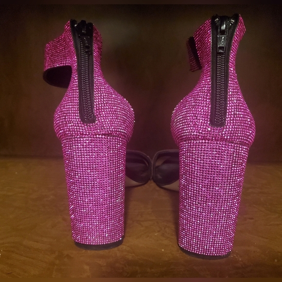 Gianni Bini | Hot Pink Dazzling Sparkly 💗 4 Inch Block Heels - Size: 9 - Picture 11 of 11
